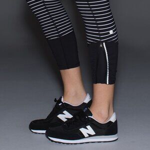 Lululemon Runday Crop Parallel Stripe White Black / Black - Size, 6 *RARE*